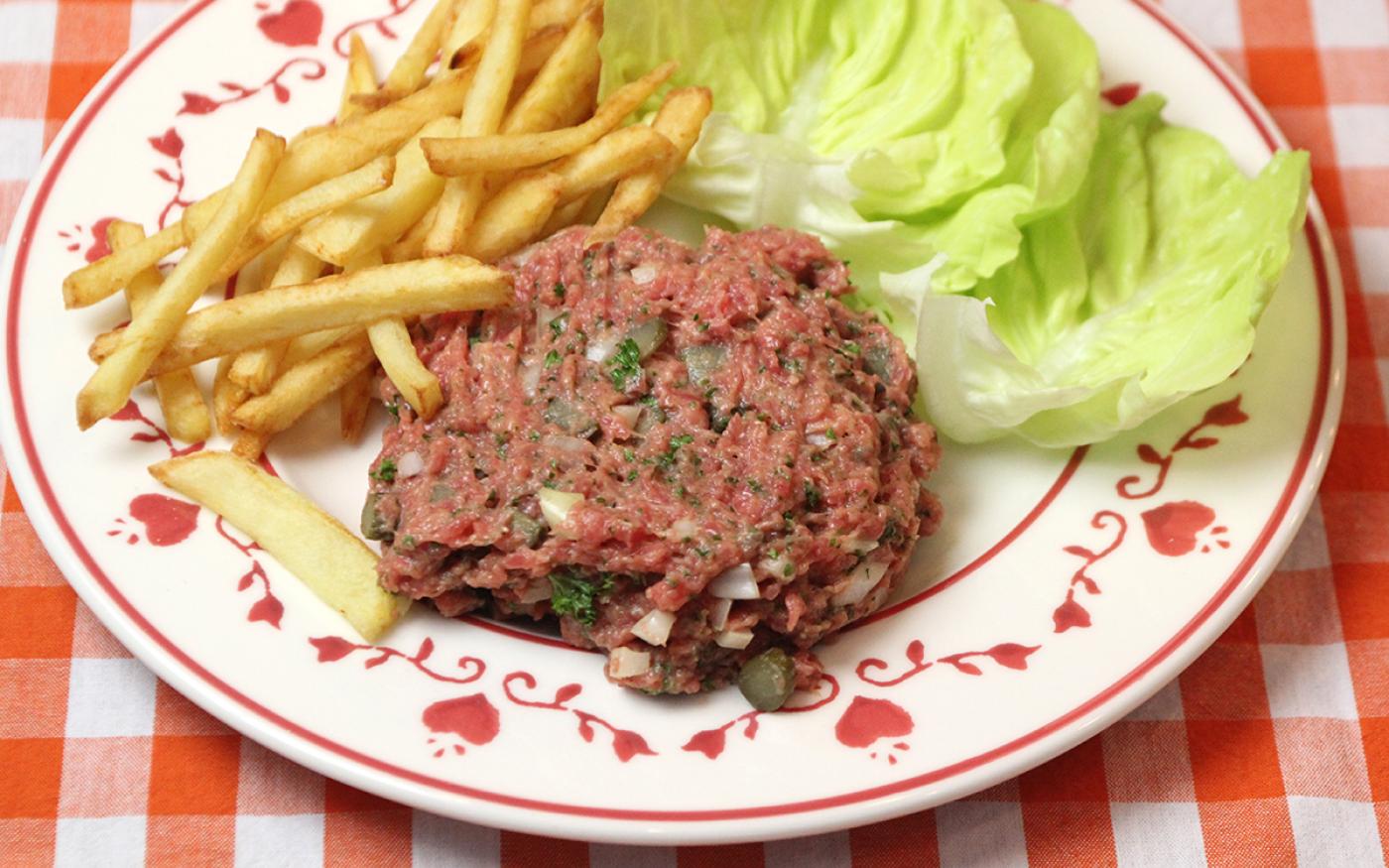 Americain met frietjes en mayonaise