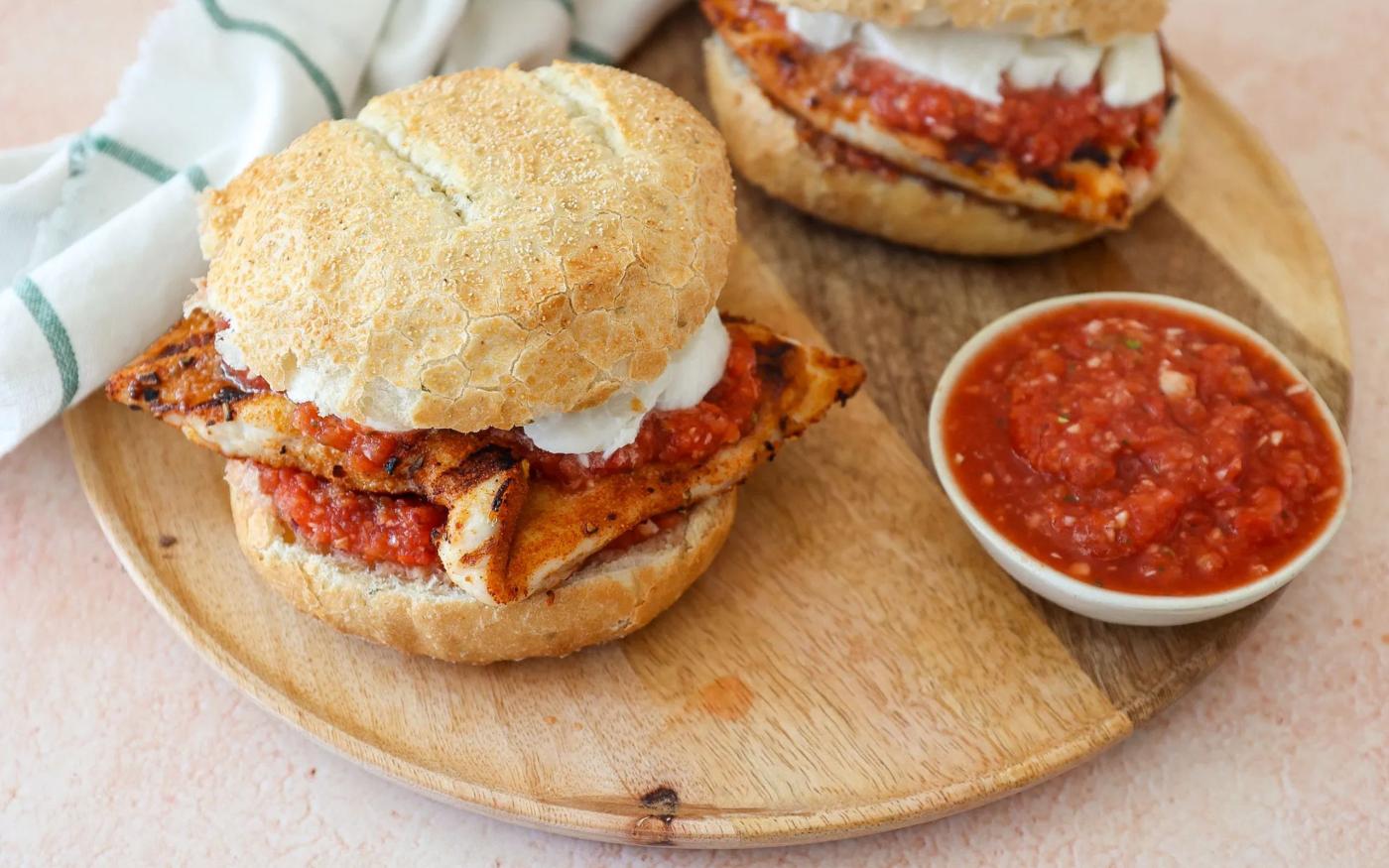 Sandwich au poulet grillé