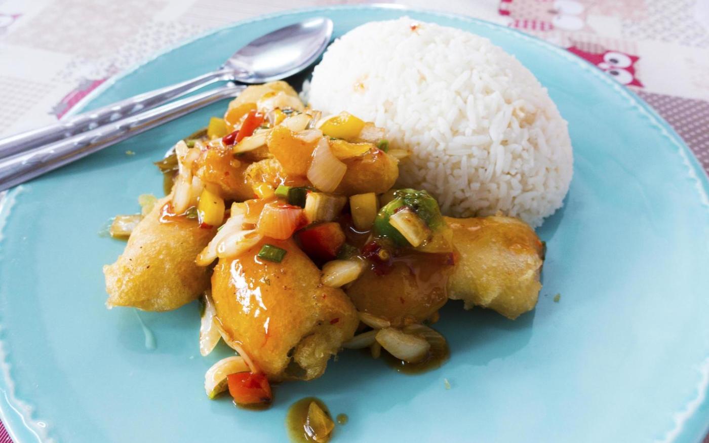 Gewokte rog met zoetzure saus