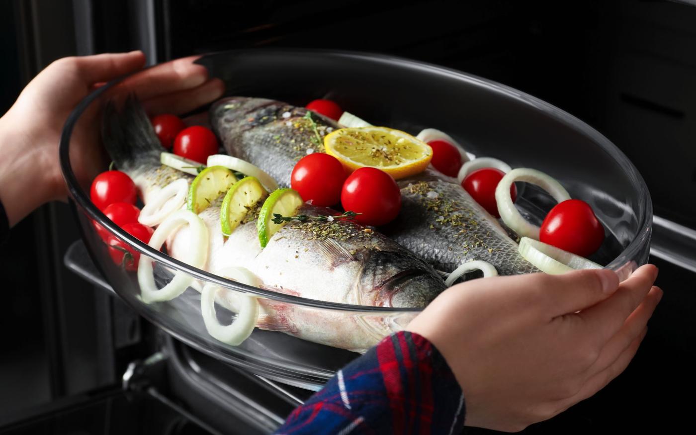 Ovenschotel met zeebaars en tomaten