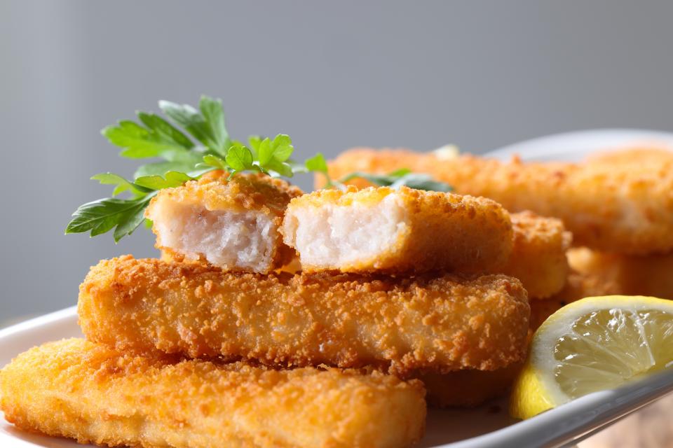 Couvert fishsticks met preipuree en kerriebloemkool