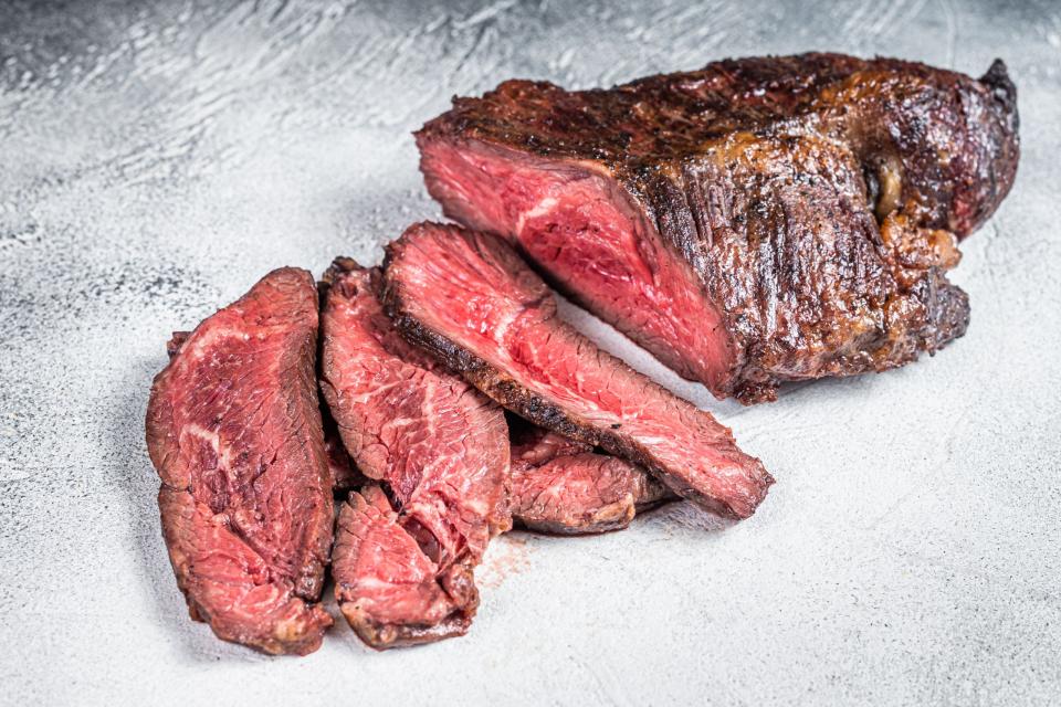 Onglet met aardappelen en gebakken witloof
